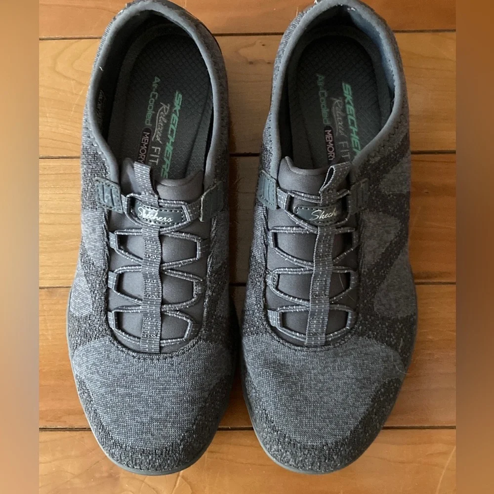 Skechers women’s gray comfort shoes size 8